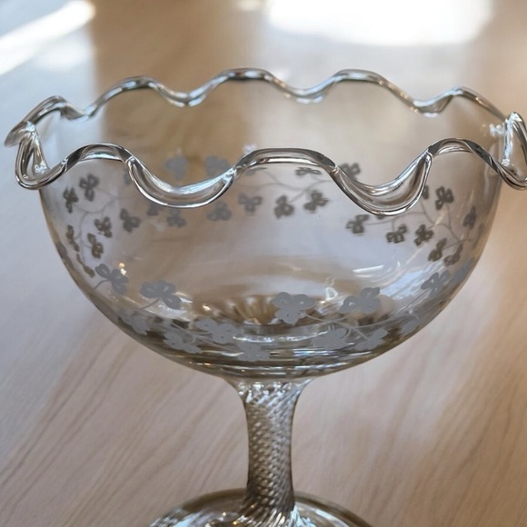 Eamon footed dish, etched with shamrocks, crystal, Ireland, excellent condition - Picture 3 of 6